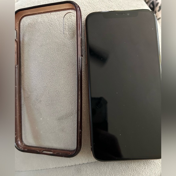 iPhone XS with case - Picture 3 of 4